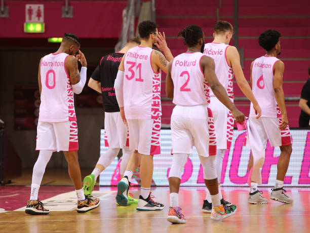 随着转会窗 随着转会窗