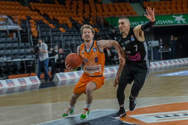 再度展现出 再度展现出